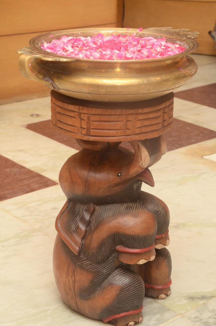 Hotel Kanakabhishegam First Hotel From The Thirukadaiyur Temple Tirukkadaiyur Zewnętrze zdjęcie